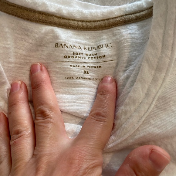 Banana Republic Soft Wash Organic Cotton Tee - Picture 2 of 2